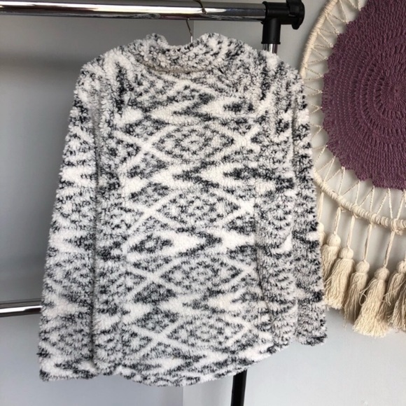 Tribal Printed Black & White Sherpa 3/4 Zip - Picture 6 of 8
